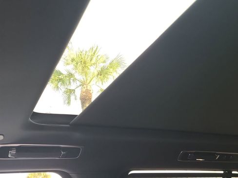 Used 2025 Land Rover Range Rover Long Wheelbase SE image 27