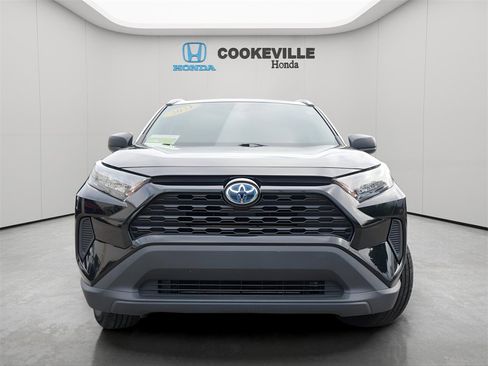 Used 2021 Toyota RAV4 LE image 3