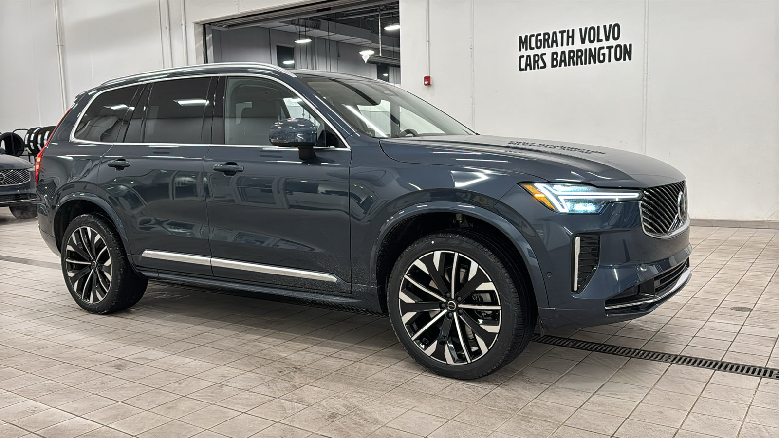New 2026 Volvo XC90 T8 Plus w/ Protection Package Premier AWD/4WD image 3