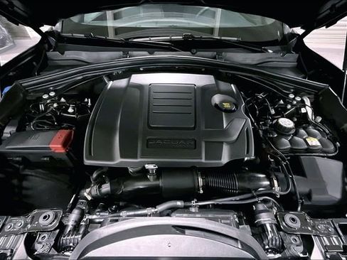 Used 2025 Jaguar F-PACE R-Dynamic S image 9