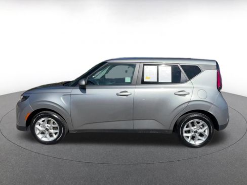 Used 2025 Kia Soul LX w/ LX Technology Package FWD image 8