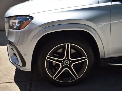 Used 2025 Mercedes-Benz GLS 450 4MATIC w/ AMG Line Exterior image 39