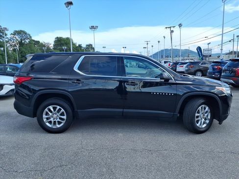 Used 2021 Chevrolet Traverse LS AWD/4WD image 3