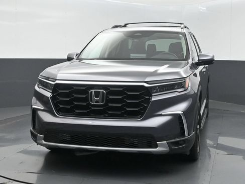 Certified 2025 Honda Pilot Touring image 2