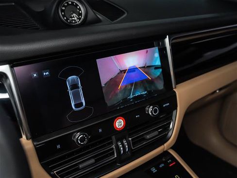 Certified 2026 Porsche Macan AWD/4WD image 24