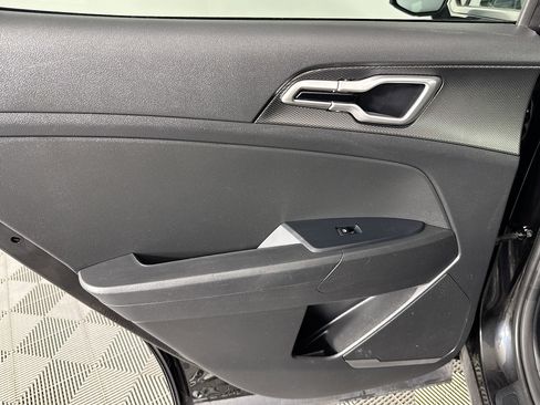 Used 2023 Kia Sportage LX image 38