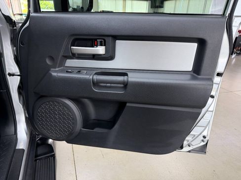 Used 2007 Toyota FJ Cruiser 4WD image 16