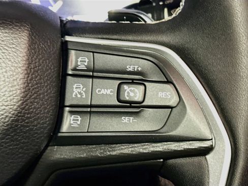 Used 2023 Jeep Grand Cherokee Altitude RWD image 33