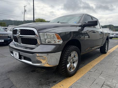Used 2019 RAM 1500 Classic SLT AWD/4WD image 4