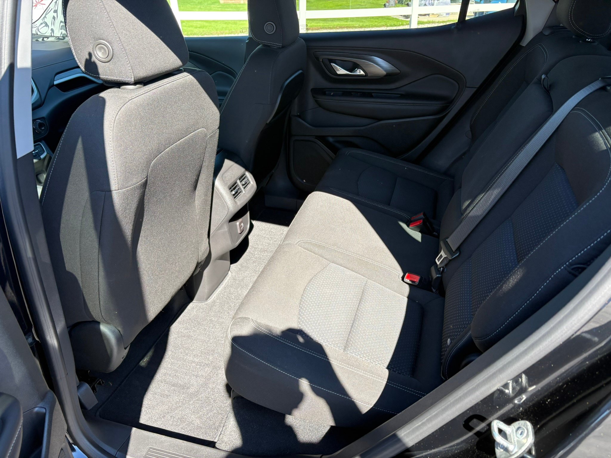 Used 2023 GMC Terrain SLE w/ Driver Convenience Package FWD image 28