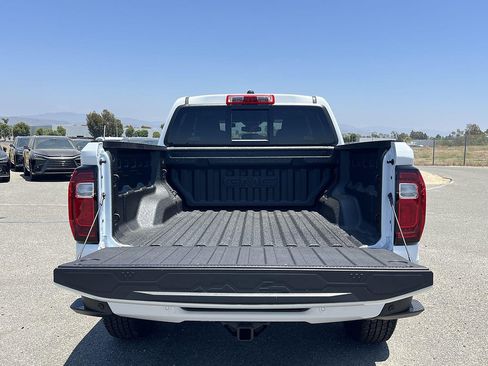 New 2026 GMC Canyon Elevation w/ LPO, Black Badging Package RWD image 26