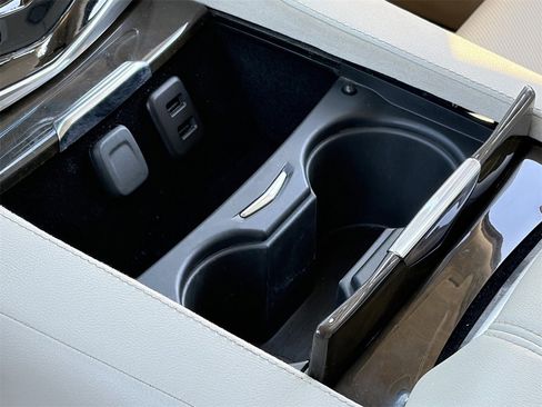Used 2018 Cadillac Escalade ESV Luxury image 30