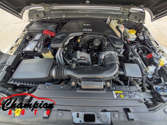 Used 2018 Jeep Wrangler Unlimited Sahara AWD/4WD image 16