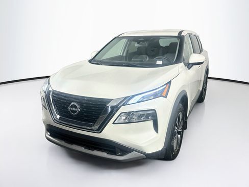 Used 2023 Nissan Rogue SV FWD image 3