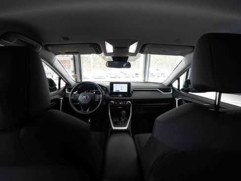 Used 2025 Toyota RAV4 XLE image 19