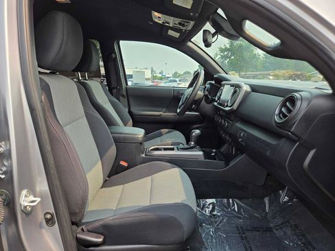 Used 2021 Toyota Tacoma TRD Off-Road AWD/4WD image 12