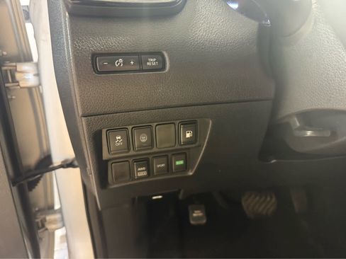 Used 2019 Nissan Rogue S AWD/4WD image 11