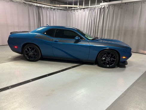Used 2022 Dodge Challenger R/T w/ Blacktop Package image 8