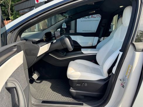 Used 2022 Tesla Model X Plaid image 10