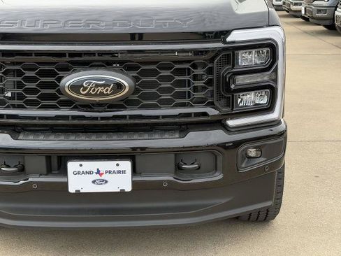 New 2026 Ford F250 Lariat w/ Black Appearance Package AWD/4WD image 38