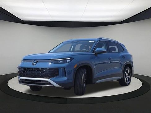 New 2026 Volkswagen Tiguan SE FWD image 3