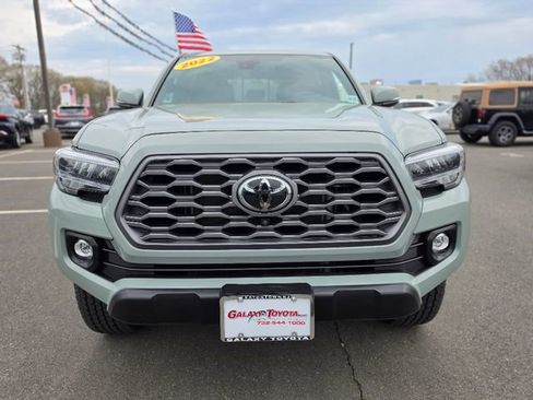 Used 2022 Toyota Tacoma TRD Off-Road w/ TRD Premium Off Road Package image 2