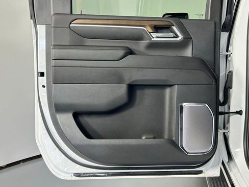 Used 2024 Chevrolet Silverado 2500 High Country w/ High Country Premium Package image 16