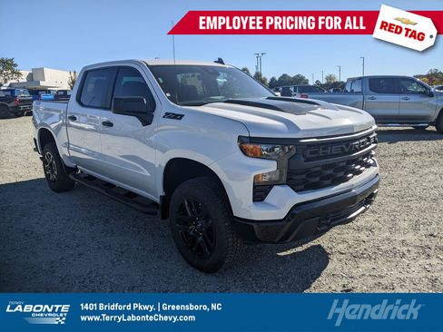 New 2026 Chevrolet Silverado 1500 Custom Trail Boss w/ Turbomax Blackout Package image 1