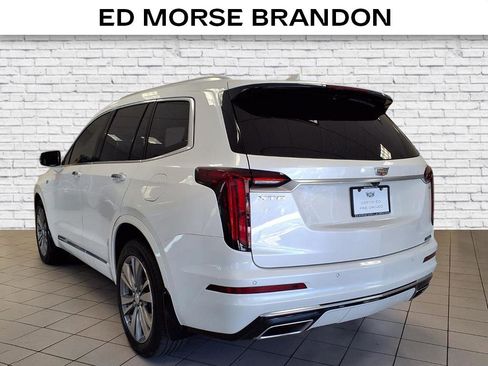 Certified 2022 Cadillac XT6 Premium Luxury image 3