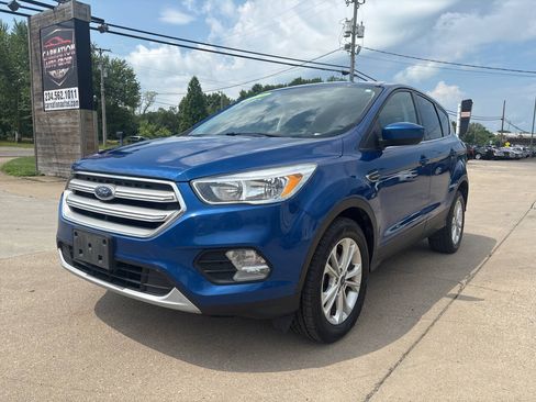 Used 2019 Ford Escape SE FWD image 2