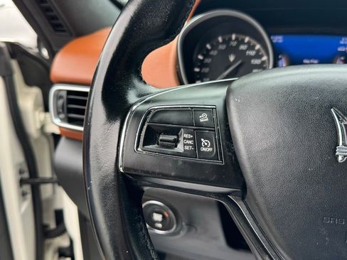 Used 2019 Maserati Levante image 23