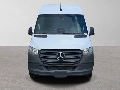 Used 2025 Mercedes-Benz Sprinter 2500 image 8
