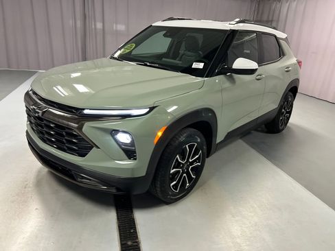 Used 2025 Chevrolet TrailBlazer ACTIV w/ Convenience Package image 3