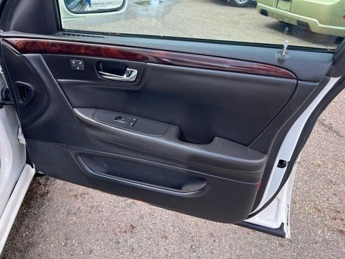 Used 2011 Cadillac DTS Luxury image 21