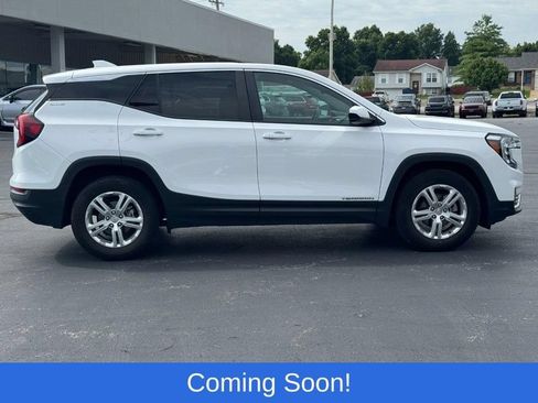 Used 2024 GMC Terrain SLE FWD image 2