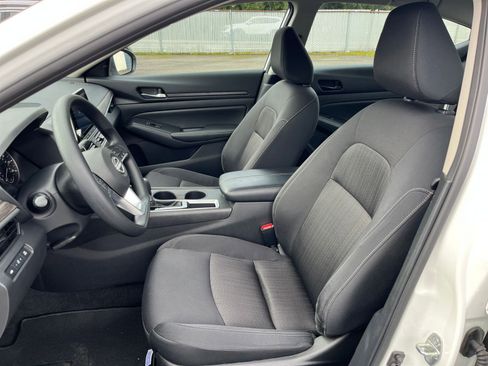 Used 2025 Nissan Altima 2.5 SV image 36