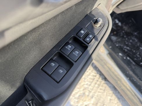 Used 2017 Subaru Outback 2.5i Premium image 24