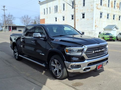Used 2022 RAM 1500 Laramie AWD/4WD image 4