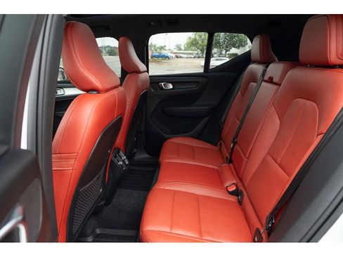 Used 2019 Volvo XC40 T5 Momentum AWD/4WD image 13
