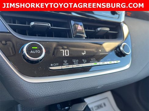 Used 2021 Toyota Corolla LE image 18