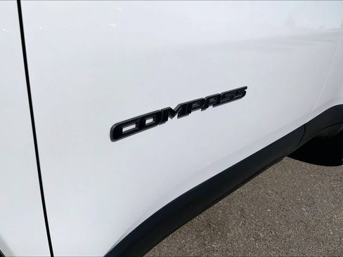 Used 2025 Jeep Compass Trailhawk AWD/4WD image 24