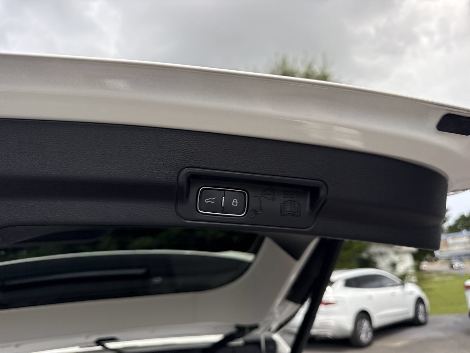 Used 2025 Ford Explorer Active RWD image 34