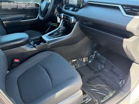 Used 2021 Toyota RAV4 LE w/ Carpet Mat Package (TMS) image 13