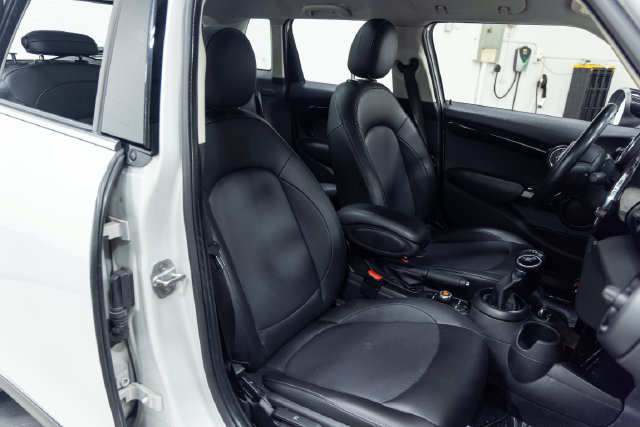 Used 2019 MINI Cooper 4-Door Hardtop w/ Storage Package FWD image 25