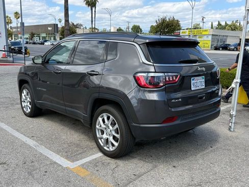 Used 2023 Jeep Compass Latitude AWD/4WD image 5