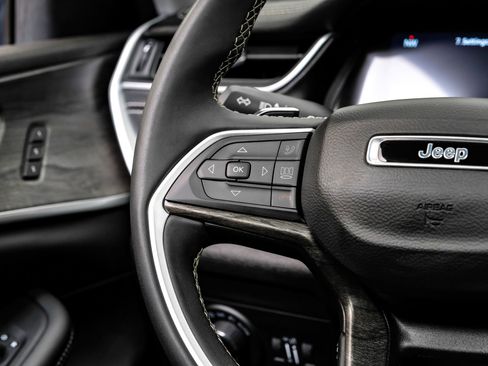 Used 2023 Jeep Grand Cherokee L Limited image 21