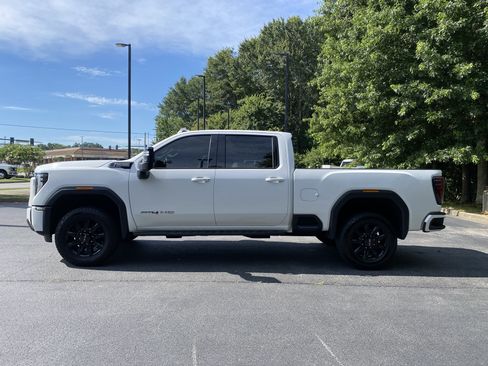 Used 2024 GMC Sierra 2500 AT4 w/ Technology Package AWD/4WD image 6