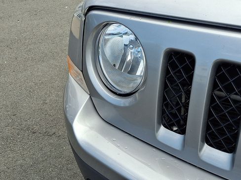 Used 2016 Jeep Patriot High Altitude AWD/4WD image 10