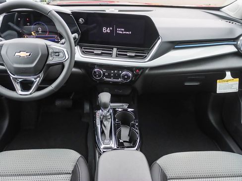 New 2026 Chevrolet Trax LT w/ Sunroof Package image 11