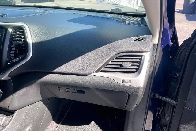 Used 2016 Jeep Cherokee Sport AWD/4WD image 16